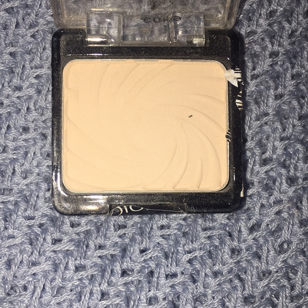 Eyeshadow - Picture 3 of 4